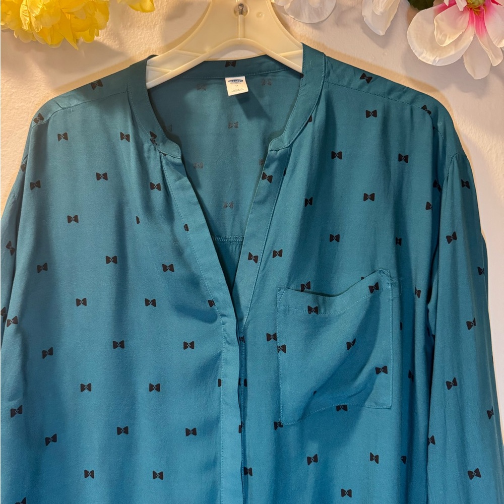 Old Navy Teal Button-Front Blouse with Black Bow Print - Picture 2 of 9